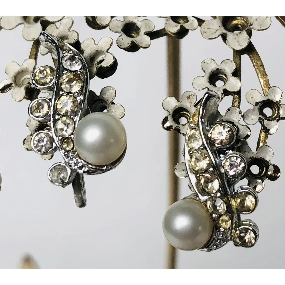 60s 70s Faux Pearl Stud Earrings 7/8" Pave' Crystals Silver Toned Screw Back - Picture 3 of 9